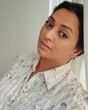 Gayatri Jayaraman Instagram - When I can't find something nice to wear in my cupboard I steal from my husband's cupboard! Nothing more comfortable than white shirts!!