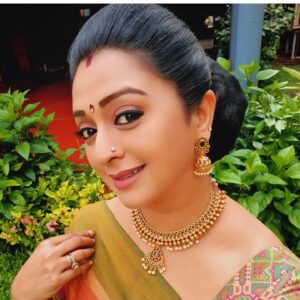 Gayatri Jayaraman Instagram - Thank you @nagai_kadai for this lovely jewellery! Check out their page and fall in love with every set. Traditional jewellery that defines you!
#instajewelry #southindianjewellery #indianjewellery #womenentrepreneurs #reseller #traditionaljewellery #fashionjewelleryindia