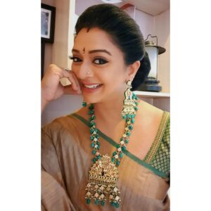 Gayatri Jayaraman Instagram - @eternaljewelry every piece of jewellery is a Masterpiece! Thank you for this gorgeous set, I feel like a princess! So royal, eye catching and sure to make heads turn where ever I go! Do check out the page of @eternaljewelry and you will see that every single piece of jewellery here is unique and simply stunning!
#indianjewellery  #beadedjewelry #kundanjewellery
#instaseller #womenentrepreneurs #classyjewellery #collabjewellery #jewelrylovers
