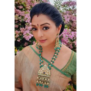 Gayatri Jayaraman Instagram - @eternaljewelry every piece of jewellery is a Masterpiece! Thank you for this gorgeous set, I feel like a princess! So royal, eye catching and sure to make heads turn where ever I go! Do check out the page of @eternaljewelry and you will see that every single piece of jewellery here is unique and simply stunning!
#indianjewellery  #beadedjewelry #kundanjewellery
#instaseller #womenentrepreneurs #classyjewellery #collabjewellery #jewelrylovers