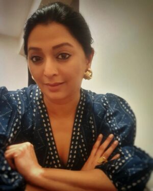 Gayatri Jayaraman Instagram - Dinner with friends...a welcome break!!