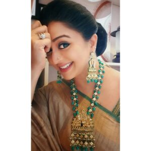 Gayatri Jayaraman Instagram - @eternaljewelry every piece of jewellery is a Masterpiece! Thank you for this gorgeous set, I feel like a princess! So royal, eye catching and sure to make heads turn where ever I go! Do check out the page of @eternaljewelry and you will see that every single piece of jewellery here is unique and simply stunning!
#indianjewellery  #beadedjewelry #kundanjewellery
#instaseller #womenentrepreneurs #classyjewellery #collabjewellery #jewelrylovers