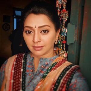 Gayatri Jayaraman Instagram - Shoot mode ! Night shoot!