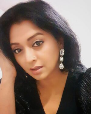 Gayatri Jayaraman Instagram - Life isn't perfect....but your jewellery can be! Loving my new earrings!
@arttnattire