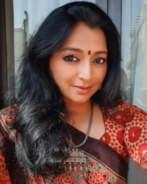 Gayatri Jayaraman Instagram - A New Year, a new character, a new serial, a brand new beginning ! Looking forward to rocking it !!