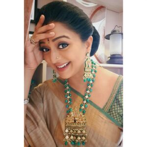 Gayatri Jayaraman Instagram - @eternaljewelry every piece of jewellery is a Masterpiece! Thank you for this gorgeous set, I feel like a princess! So royal, eye catching and sure to make heads turn where ever I go! Do check out the page of @eternaljewelry and you will see that every single piece of jewellery here is unique and simply stunning!
#indianjewellery  #beadedjewelry #kundanjewellery
#instaseller #womenentrepreneurs #classyjewellery #collabjewellery #jewelrylovers