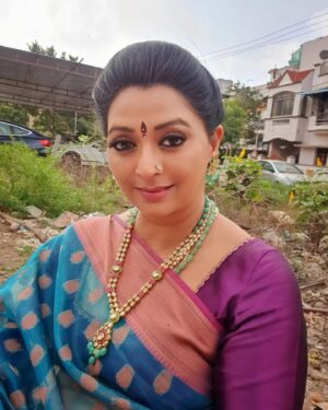 Gayatri Jayaraman Instagram - Merry Christmas from the sets of Thangamagal! Coming soon....