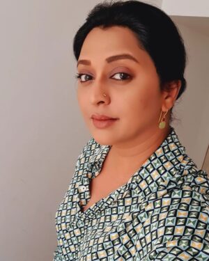 Gayatri Jayaraman Instagram - I had an unsuccessful eye surgery last month to fix a full thickness macula hole in my retina. It's been a tough month to say the least. Wish me luck as I go in for surgery again tomorrow 
 ....hoping for a successful one this time!
Staying strong and positive and hoping for a miracle!!