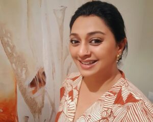 Gayatri Jayaraman Instagram - When you match the painting in your house....
@miora.artist that's your painting!