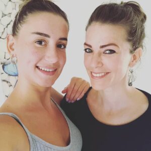 Gaye Gürsel Instagram - Canımla bol sohbetle kaşlarıma rötuş yaptık🤩...Ellerine sağlık tatlım  @busrasehitmicroblading 
#microblading #kaşbakimi