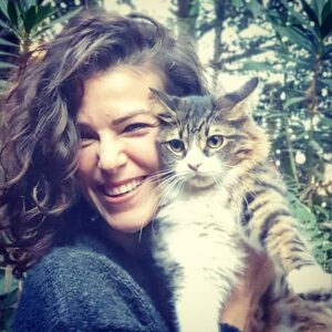 Gaye Gürsel Instagram - Misss gibi güneşli bir cumaaaa 🍀🌻🖤
#dreaminstreets #mood_family #allshotsturkey #animalsmood #bir_dakika #bnwmood #gununkaresi #hayatakarken #ig_mood #turkisntagram #visualmood #zamanidurdur #istanbuldayasam #beniminsanlarim #gununkaresi #ig_turkey #ig_sharepoint #turkishfollowers #objektifimden #my_dream_turkey #igersmood #beautifuldestinations #picoftheday #instafamous #instagroove #daily #goldvisor