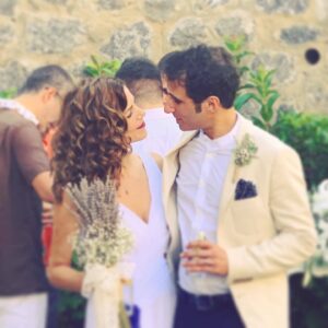 Gaye Gürsel Instagram - 20 yıl öncesi ve şimdi 🤩🤩 Hayat enterasan gerçekten. Vay be Jeff :)
(20 yıl önce bir Allahın kulu kaşlarını alma dememiş mi yahu🙈)