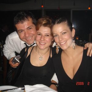 Gaye Gürsel Instagram - #tbt nin tbtsi 💜 Haziran gecesinden. Canım @hakkiergok ve çok sevgili Yönetmenim @andacyo .....vay be, geçen zamana selam olsun🍀