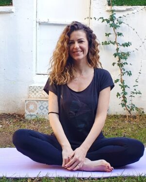 Gaye Gürsel Instagram - Yeni yılda kendimize verdiğimiz sözleri tutalım ve harekete devam edelim 🤩

#pilates #pilateslovers #pilatesinstructor #günebaşlarken #hareketegeç #hareketedin #mat #matpilates
