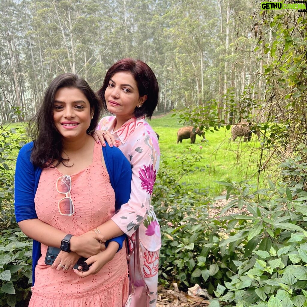 Geetashree Roy Instagram - Every year you shine brighter….. life is beautiful with you, thanks for always watching my back Love you to the moon and back Shaitan Happy Birthday my partner in crime and my loving baby sis #picoftheday #instagood #instagram #instalike #birthday #sister #love #happiness #actor #tollywood #sayantanimullick
