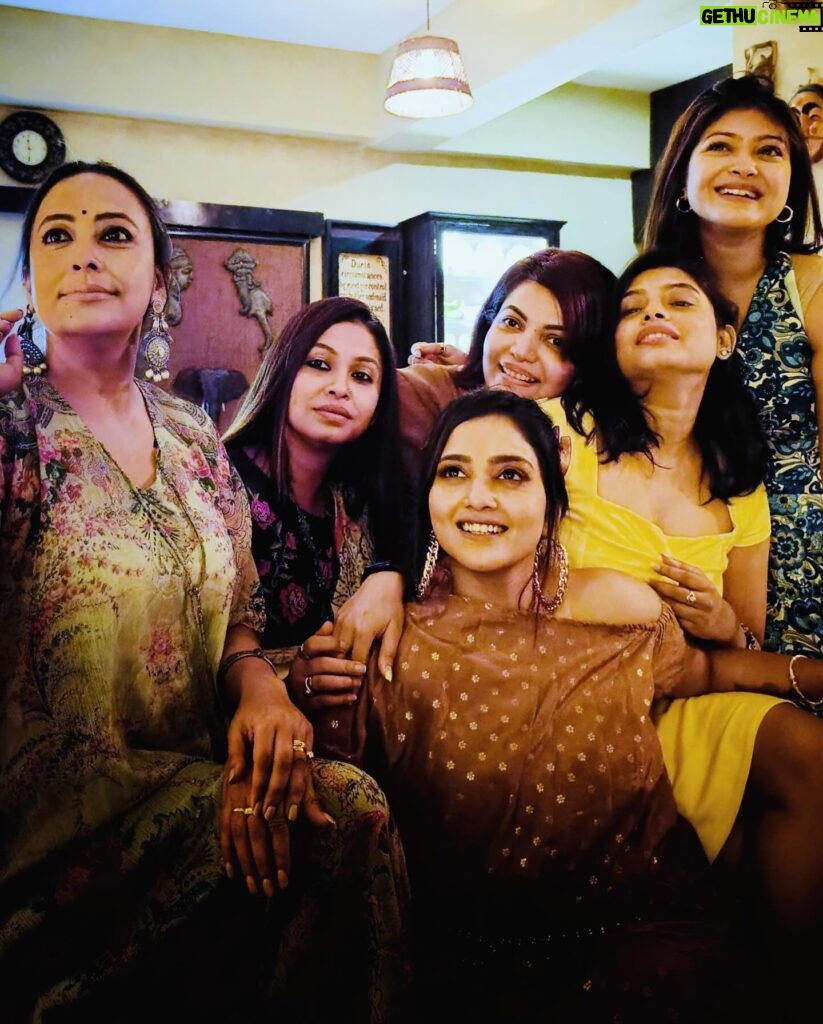 Geetashree Roy Instagram - The SQUAD!! Here’s to another Night that turned into Morning… Thank you Ladies for making my day so Special ❤️❤️❤️ Thank you @neelzpics & @patra7612 for the amazing clicks!!