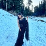 Geetashree Roy Instagram – Ice melts when heated… 😜😍

👗 @sampurna_dey_100 ❤️