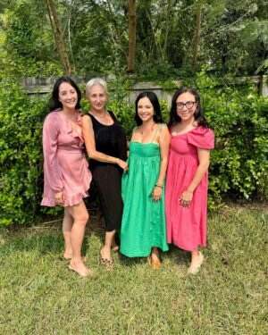Geles Rodriguez Instagram - happy mother’s day to all the moms out there 🫶🏼🌷
•
•
celebrating the strongest woman I know, love you mom.