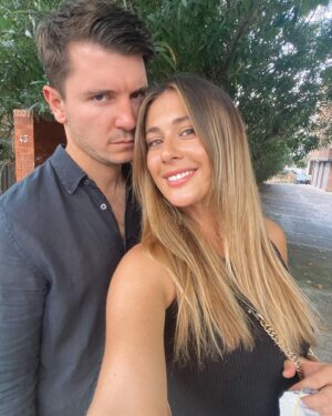 Gemma Forsyth Instagram - A little dinner date at the @westpacopenair cinema. 

Make sure to book the Croser Lounge, and sneak in a cheeky drink before the show 🤍