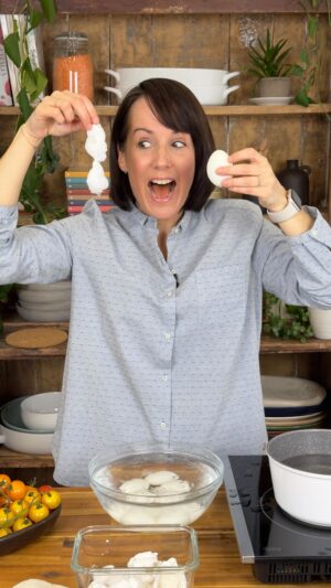 Geneviève O'Gleman Instagram - COMMENT écaler 6 OEUFS en 10 SECONDES ? 🥚🥚🥚🥚🥚🥚

Pour vrai, il y a ma vie avant et ma vie après avoir découvert ce truc magique pour arrêter de me battre avec mes oeufs pour les écaler.

Je n’en reviens pas à quel point c’est rapide! 😯

Tous les détails dans ma vidéo!

Geneviève 🤗

#hack #AstuceDuJour #astuces #astucecuisine #oeufs