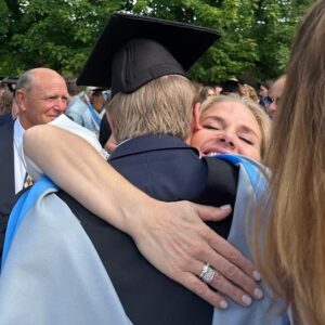 Genoveva Casanova Instagram - No tengo palabras para describir el orgullo que siento por ti! Graduado con honores y ahora empezando tu nueva vida.  Sé grande y vuela alto, mi amor! Mantén tu corazón fuerte y generoso, como es… y cómete el mundo a bocados!! Te adoro con toda el alma.