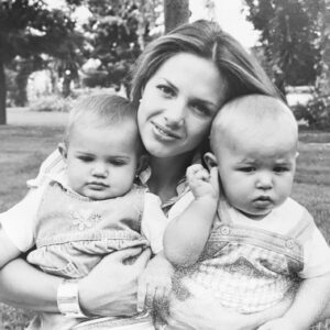 Genoveva Casanova Instagram - A todas las madres del mundo… por el amor más puro que existe, gracias!!! 🙏🏻🙏🏻🙏🏻 

#diadelamadre #agradecida #amordemadre