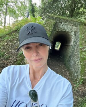 Genoveva Casanova Instagram - Me costó, pero mis pulmoncitos ya me dejaron subir hasta la cima del Monte Urgull!! 👏🏻👏🏻🏆