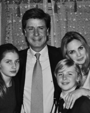 Genoveva Casanova Instagram - Feliz día del padre!!!!!! Los adoroooooo!!!!! 
#mipapá #cayetanomartinezdeirujo #diadelpadre