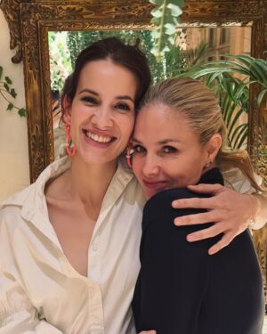 Genoveva Casanova Instagram - Pajaritooo!!!! Que lindo que apareciste en mi vida!! 🥰🥰 @londonotlaura