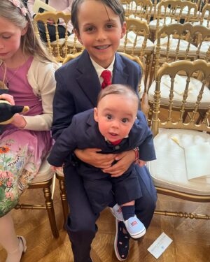 Georgina Bloomberg Instagram - I saved these for today… happy Father’s Day @mikebloomberg. We are proud to call you dad and grandpa every day, but getting to come watch you receive a Presidential Medal of Freedom at the White House last month was a good reminder of why. ❤️🇺🇸🤍🇺🇸💙