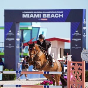 Georgina Bloomberg Instagram - It hasn’t been an easy road back to the winner’s circle. But making it back in on the beach, and with my favorite fan by my side, made it worth every moment. ☀️🌊💙🐴🌴 @longinesglobalchampionstour (📷: @sportfot.photovideo)