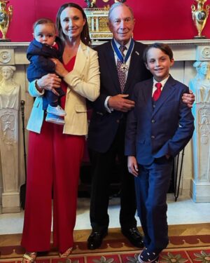 Georgina Bloomberg Instagram - I saved these for today… happy Father’s Day @mikebloomberg. We are proud to call you dad and grandpa every day, but getting to come watch you receive a Presidential Medal of Freedom at the White House last month was a good reminder of why. ❤️🇺🇸🤍🇺🇸💙