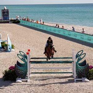 Georgina Bloomberg Instagram - It hasn’t been an easy road back to the winner’s circle. But making it back in on the beach, and with my favorite fan by my side, made it worth every moment. ☀️🌊💙🐴🌴 @longinesglobalchampionstour (📷: @sportfot.photovideo)