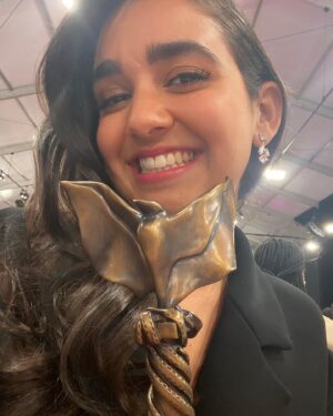 Geraldine Viswanathan Instagram - 7 Days won best first feature at the Indie Spirit Awards!!!! 🎩 we shot this movie in september 2020, deep pandemic, in 8 days with 9 crew members in one airbnb during a heatwave 🌚 endlessly proud of @itskaransoni and @goatdonkey1 and the most hard working @lizzyinfilms. thank you @markduplass @meleslyn for making the impossible possible. it comes out in theatres march 25 if you wanna see Karan get drunk (got to catch a glimpse of it live last night and trust me, you do)