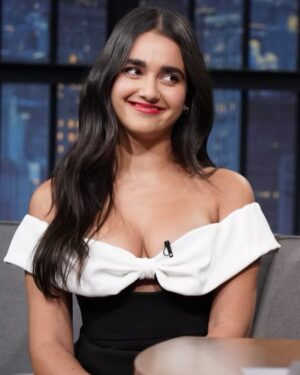 Geraldine Viswanathan Instagram - love you @latenightseth 👛