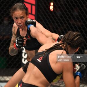 Germaine de Randamie Instagram - ITCHING 🤫 #teamironlady #ironlady #germainederandamie #ufc #ufcfighter #journey #mma #fitdutchie #utrecht #holland #fitgirl #tattooedgirl #athlete #mma #blessed