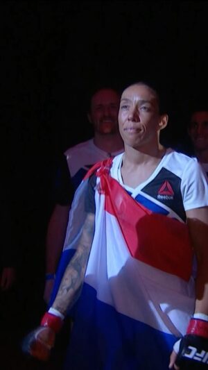 Germaine de Randamie Instagram - 🔙 Throwback naar de opkomst van Germaine de Randamie in Rotterdam 😍

Aanstaande zaterdag keert Germaine terug na drie jaar afwezigheid in de UFC. 

Het gevecht tussen Germaine de Randamie en Norma Dumont is te volgen via de Amerikaanse stream op discovery . De partij zal omstreeks 22.30u plaatsvinden.

📺 Kijk UFC VEGAS 90 live op discovery 