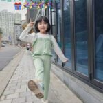 Gi So-you Instagram - 소유 생일파티 구간이 시작되었다 🤣🤣🤣🎁 그래도 수요일에 시작되어서 너무 감사하당^^ 아침부터 짧은 머리하느라 힘들었따!😂😭 오랜만에 가는 유치원에서 즐겁게 보내다 와~ 이따만나♡ ㆍ ㆍ ㆍ 생일 룩 👉 @bebezoo_korea ㆍ ㆍ ㆍ ㆍ #베베주#예쁜옷#생일구간 #벌써피곤함#그래도사랑해 #기소유#작품때문에 #모찌볼살#찌우는중 #머리도기르는중#신남😆 #단발에서처음기르는중#신난기소유