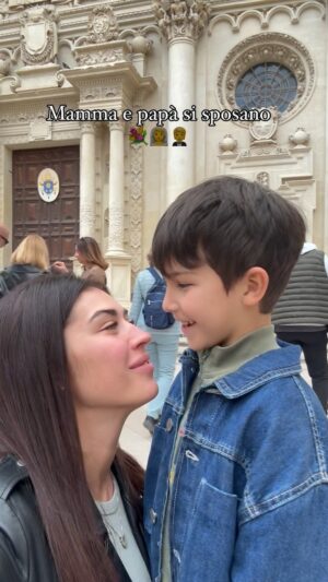 Giada Pezzaioli Instagram - Abbiamo una comunicazione ufficiale da farvi !
Abbiamo scelto la data, la chiesa e la location del nostro matrimonio! 
💒 È ufficiale…. 
Enea ha dato la sua approvazione 😅 

Ci sposiamooooooo !!