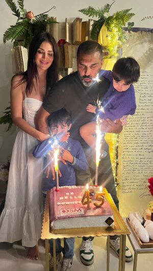 Giada Pezzaioli Instagram - Tanti auguri amore mio 👑 

In occasione dei tuoi 45 anni sei stato proclamato Re dello scomfort