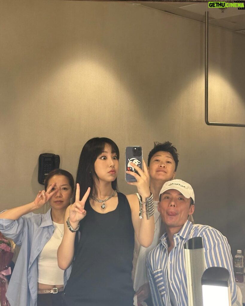 Gigi Yim Instagram - 耶！ 但是想講最後的廣角也太令人震驚了吧😱🤣 但算不算我的影相技術進步了？😂 Outfit: @ysl @_namilia_🖤 Hair: @ziggggie Makeup: @stephenmakeup Stylist: @135.fz