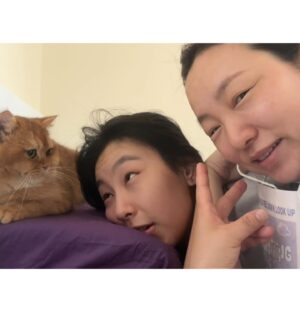 Gigi Yim Instagram - 我的媽媽們母親節快樂！
你們都在不同的階段，幫助我照顧我，一直鼓勵住我，永遠❤️你們，我會加油的。💪🏻

也祝各位天下間的媽媽母親節快樂，大家都是一朵盛放得很漂亮的花，開開心心，心想事成🌷🌹❤️
各位媽媽辛苦了！送上一朵萱草花的花語 ‘忘記憂愁，感恩母愛，溫馨美滿’
致愛錫我們的母親❤️
