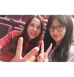 Gigi Yim Instagram - 我的媽媽們母親節快樂！
你們都在不同的階段，幫助我照顧我，一直鼓勵住我，永遠❤️你們，我會加油的。💪🏻

也祝各位天下間的媽媽母親節快樂，大家都是一朵盛放得很漂亮的花，開開心心，心想事成🌷🌹❤️
各位媽媽辛苦了！送上一朵萱草花的花語 ‘忘記憂愁，感恩母愛，溫馨美滿’
致愛錫我們的母親❤️