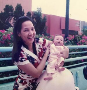 Gigi Yim Instagram - 我的媽媽們母親節快樂！
你們都在不同的階段，幫助我照顧我，一直鼓勵住我，永遠❤️你們，我會加油的。💪🏻

也祝各位天下間的媽媽母親節快樂，大家都是一朵盛放得很漂亮的花，開開心心，心想事成🌷🌹❤️
各位媽媽辛苦了！送上一朵萱草花的花語 ‘忘記憂愁，感恩母愛，溫馨美滿’
致愛錫我們的母親❤️