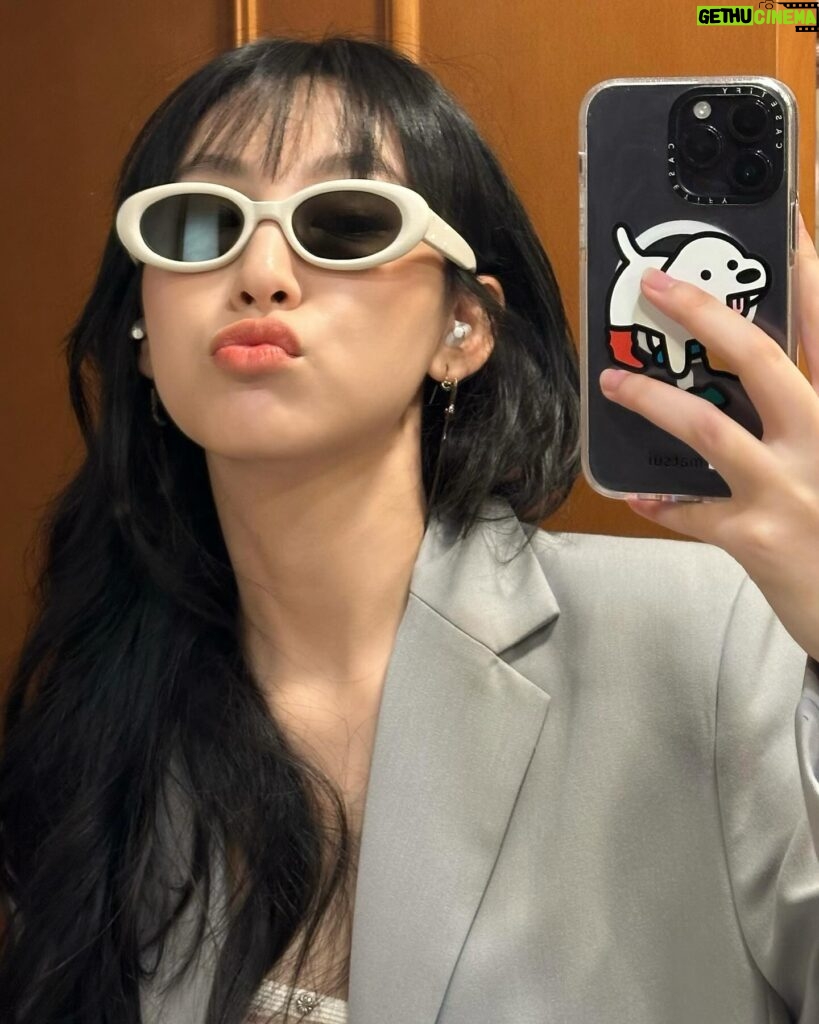 Gigi Yim Instagram - 🩶💛 Makeup: Stephen Lau Hair: Ziggie Law Stylist: Tang Lai Outfit: #McQueen 🕶️：@gentlemonster @maisonmargiela @puyioptical #maisonmargielaxgentlemonster