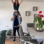 Gimena Gómez Instagram - Mis vecinos viendo éste video 👁️👄👁️ . . . #humor #comedia #risa #vecinos #pendejadas #comedy #couplescomedy #cosasdepareja #cosasdevecino #laughing