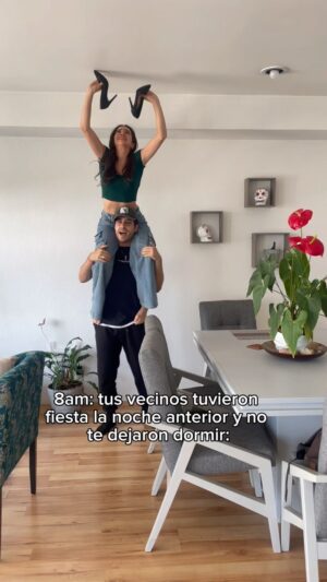 Gimena Gómez Instagram - Mis vecinos viendo éste video 👁️👄👁️
.
.
.
#humor #comedia #risa #vecinos #pendejadas #comedy #couplescomedy #cosasdepareja #cosasdevecino #laughing