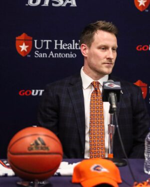 Gimena Gómez Instagram - •| What a weekend! For almost 5 years I’ve seen my now fiancée working hard every day to accomplish his goals. He has taught me perseverance, resistance and resilience as well as many other things. He is not only the new @utsambb head coach now, but also my life coach, too. Thank you so much to the people of San Antonio for the warm welcome! We are so blessed to be a part of this community!
Go Runners! 🤙🏻 |• 
.
.
.
#roadrunners #utsambb #utsaconference #sanantonio #coachclaunch