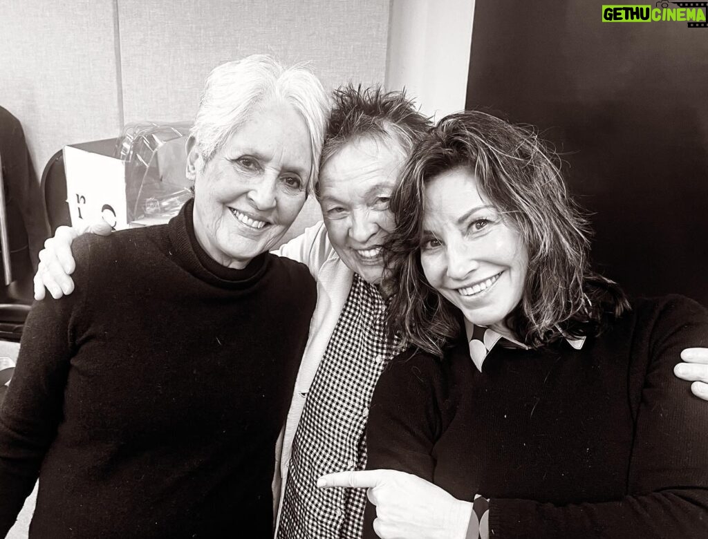 Gina Gershon Instagram - Still getting over sharing my dressing room with these 2 legends, Joan Baez and Laurie Anderson- Laurie was running around getting the show together- i was trying to act normal putting on my make up before the show as Joan asked if Id mind if she rehearsed her songs- ummm no Joan Baez that would be fine. So I was basically serenaded as I applied my look. What a lovely incredible calm energy she has. Felt very blessed that night. My 2nd time playing my Jawsharp at Carnegie Hall- then this on top of it. Its important to acknowledge the good days. @joancbaezofficial @laurieandersonofficial @carnegiehall