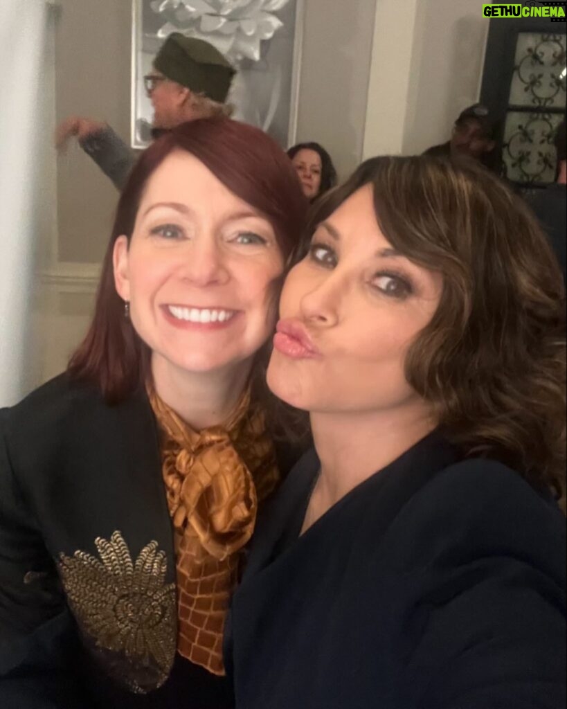Gina Gershon Instagram - A big Congrats to the charming, funny and ever so lovely @carriepreston and the whole cast and crew for the premiere of #elsbeth last night on #cbs - excited to get to play with you all- see you soon! @elsbethcbs @rking_618 #michelleking